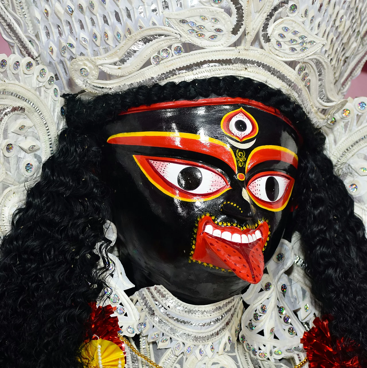 Visage d'une statue de la déesse Kali