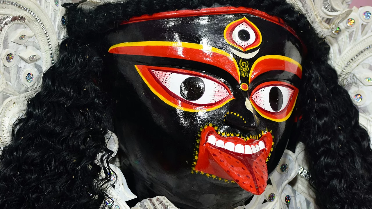 Visage d'une statue de la déesse Kali